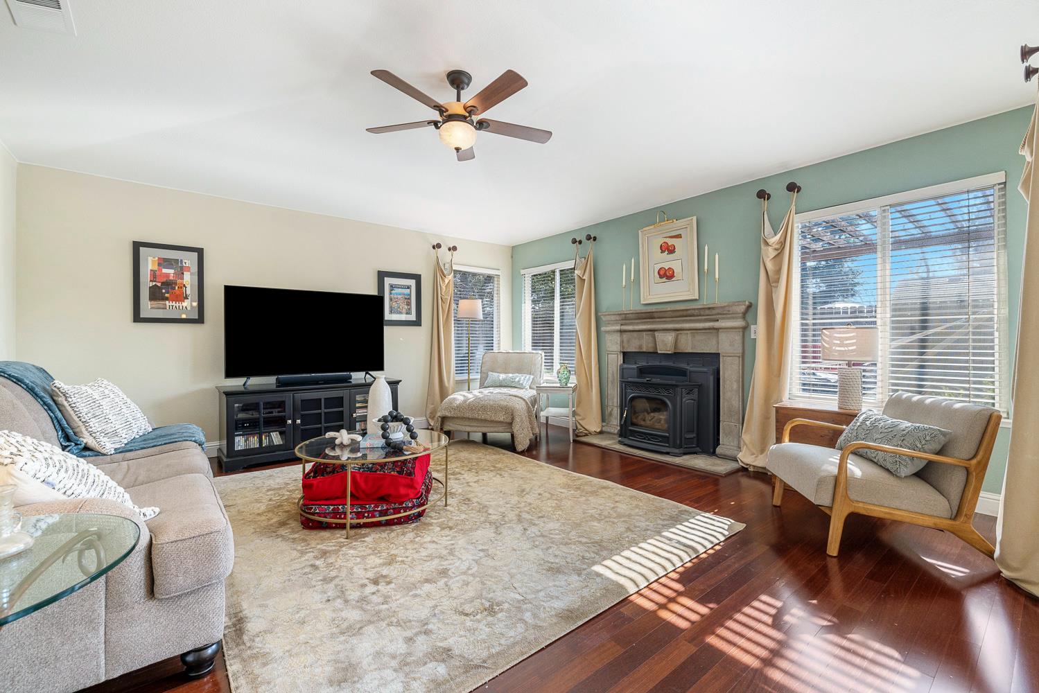 1754 Decatur Ave, Clovis, CA 93611