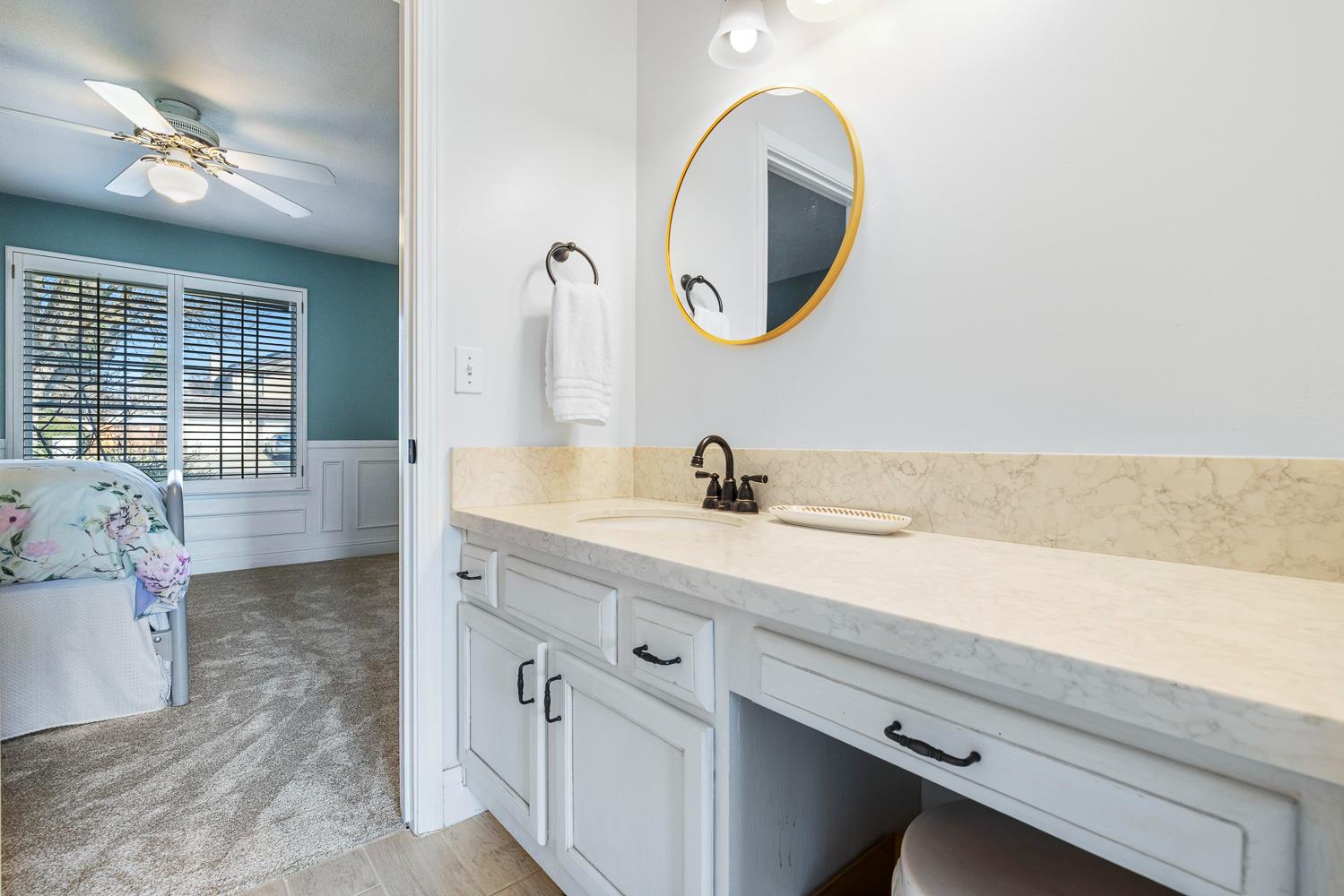 1754 Decatur Ave, Clovis, CA 93611