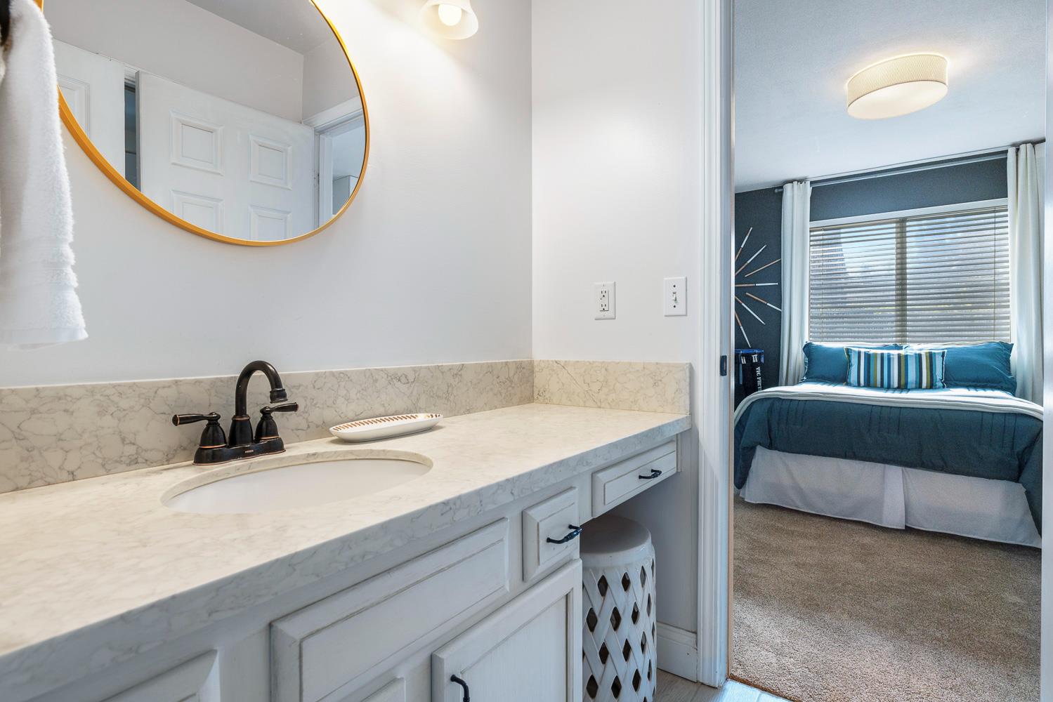 1754 Decatur Ave, Clovis, CA 93611