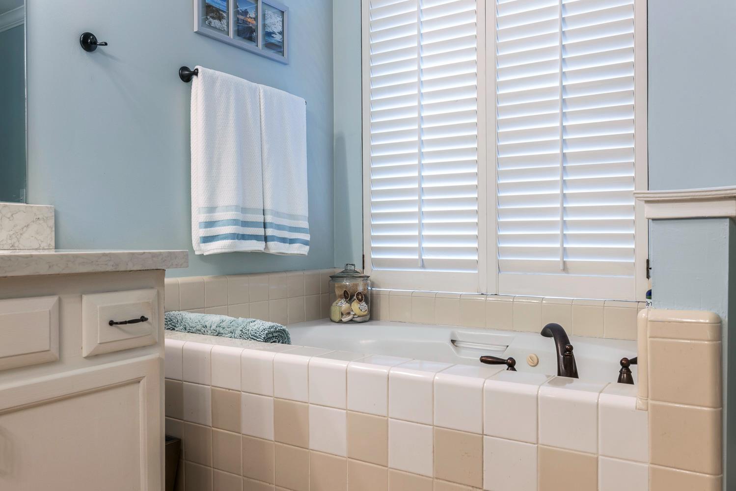 1754 Decatur Ave, Clovis, CA 93611