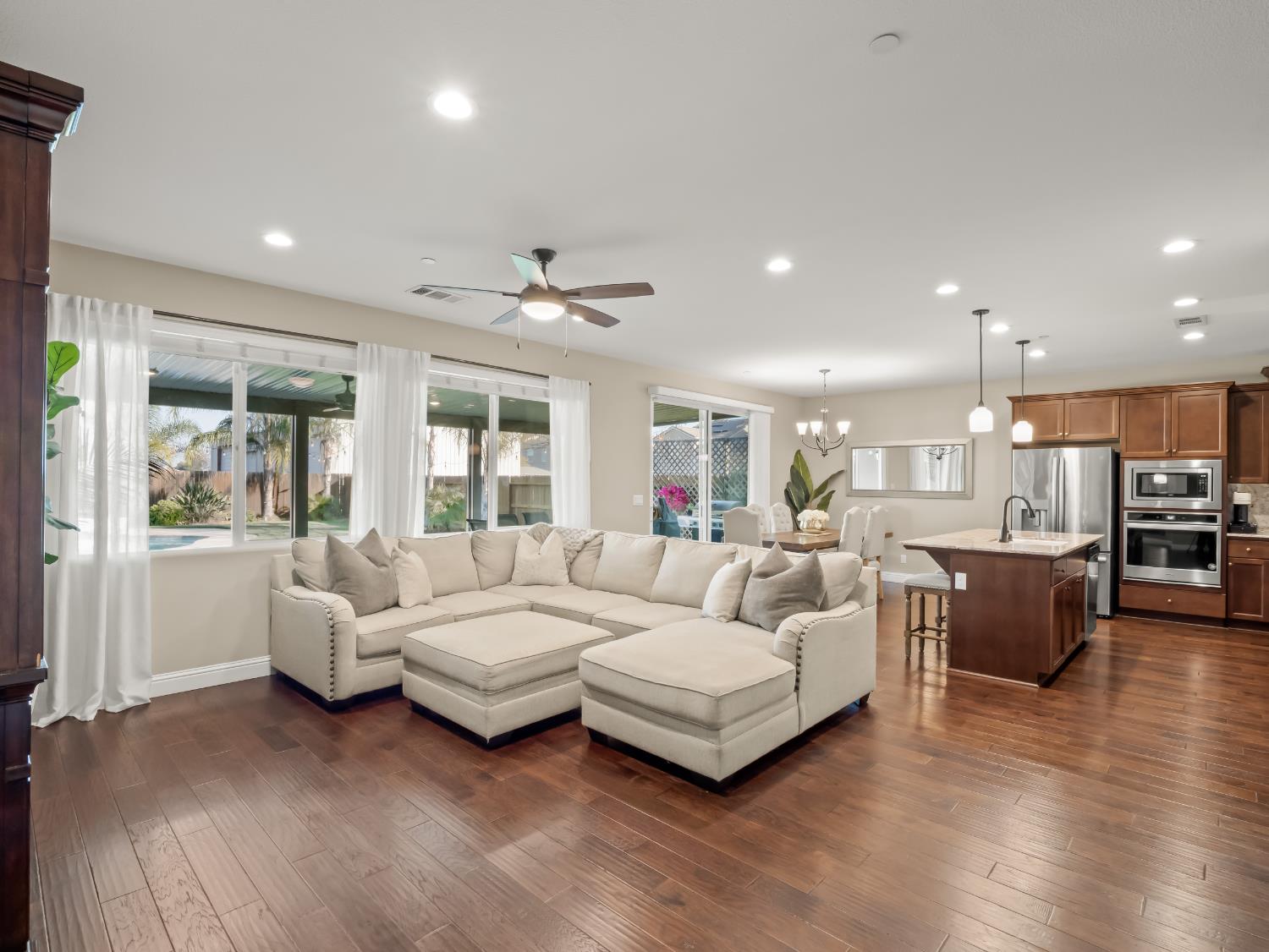 1719 N Whitmore Ave, Clovis, CA 93619