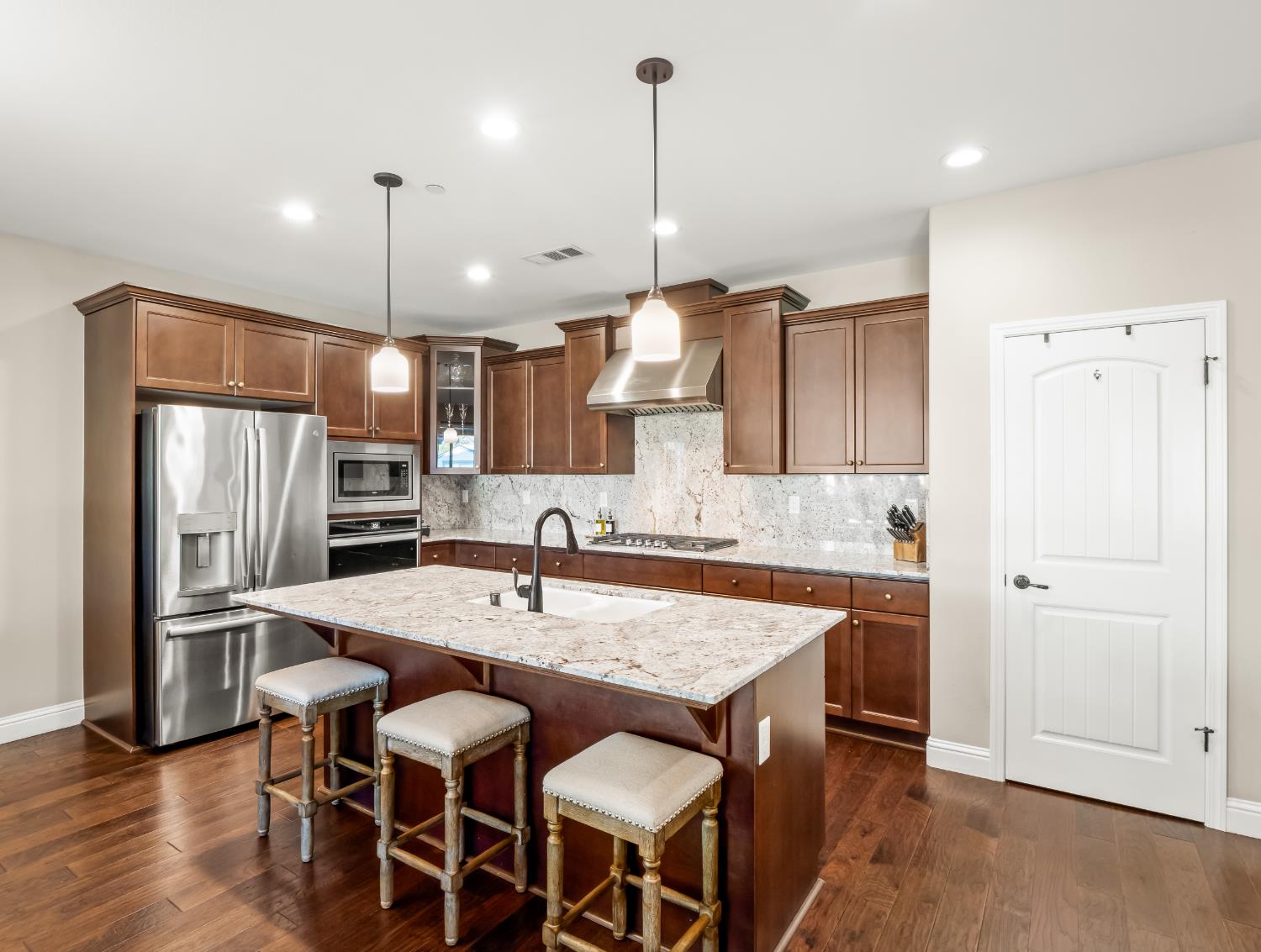 1719 N Whitmore Ave, Clovis, CA 93619