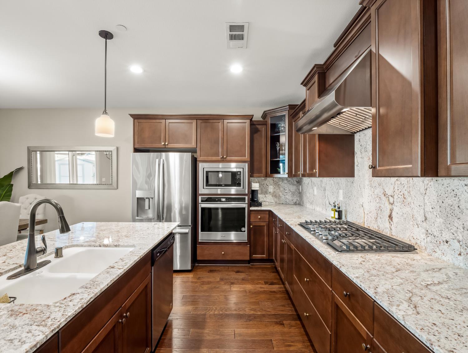 1719 N Whitmore Ave, Clovis, CA 93619