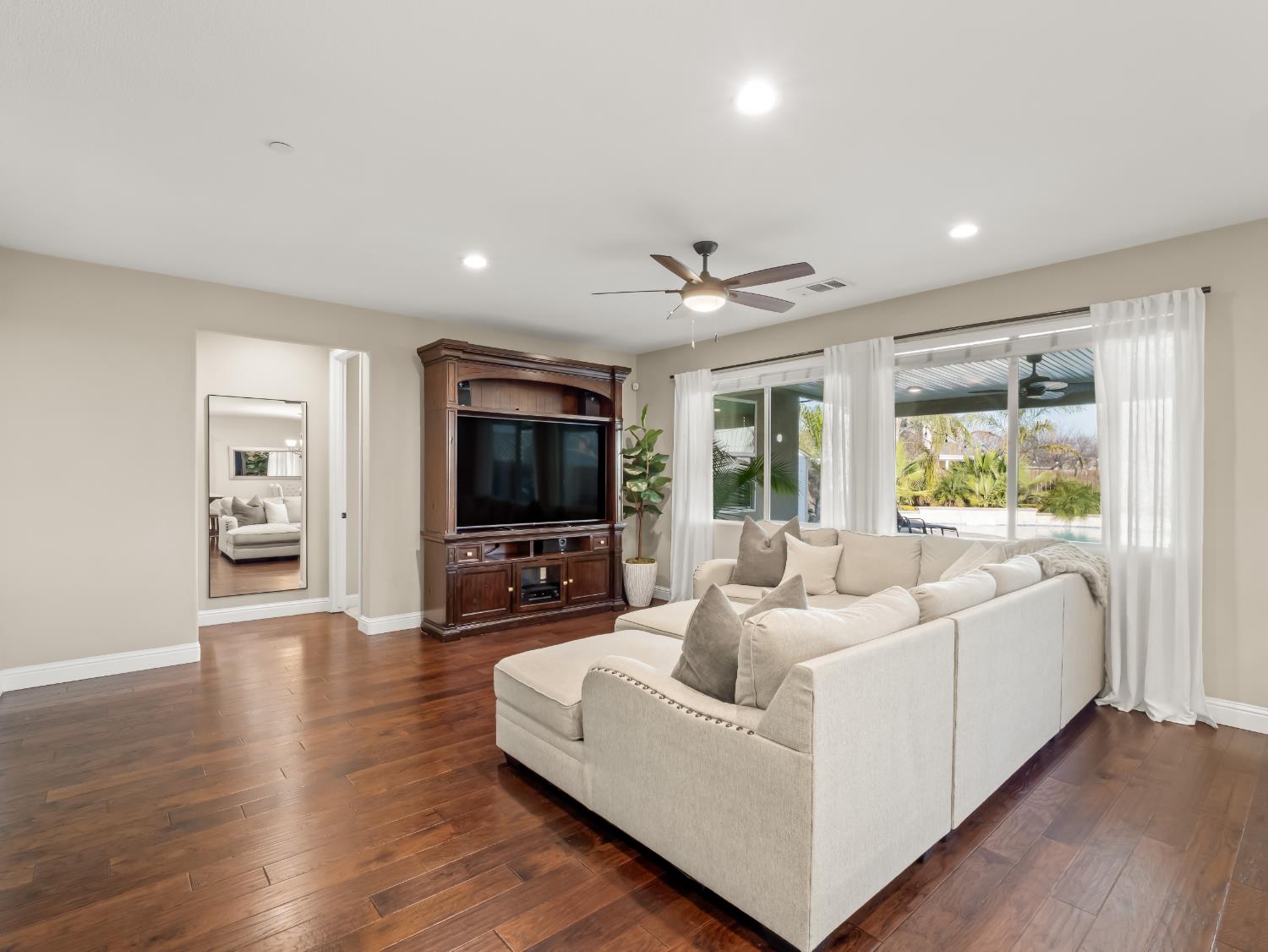 1719 N Whitmore Ave, Clovis, CA 93619