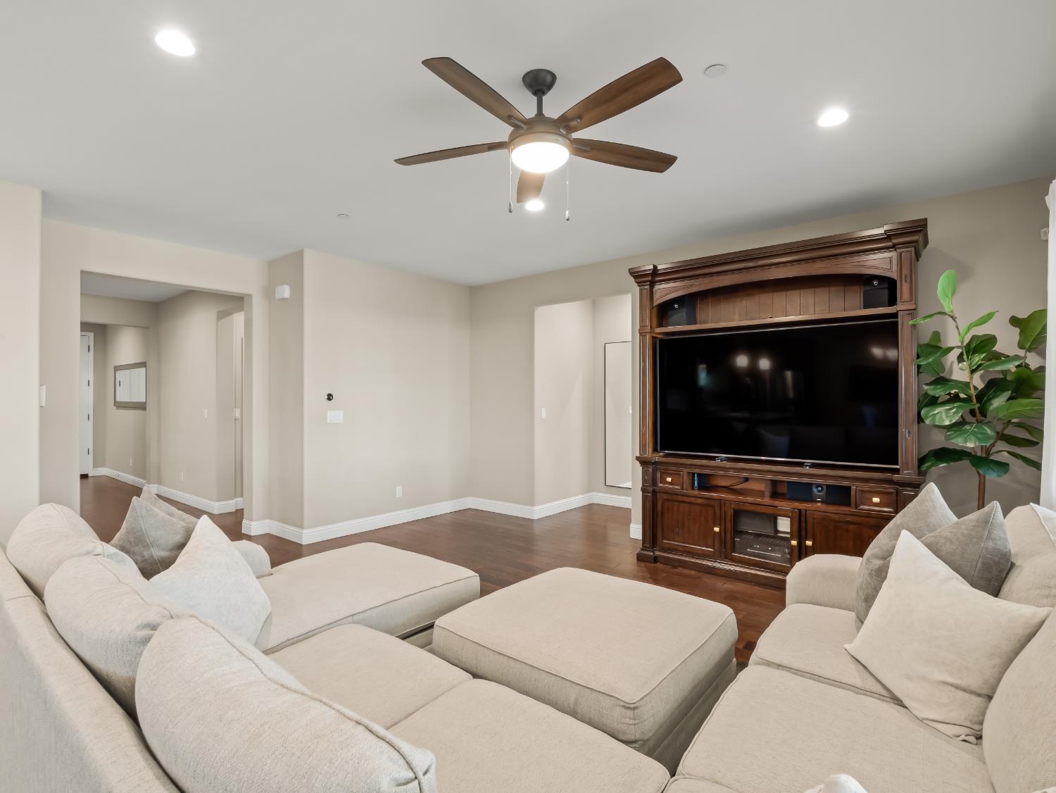 1719 N Whitmore Ave, Clovis, CA 93619