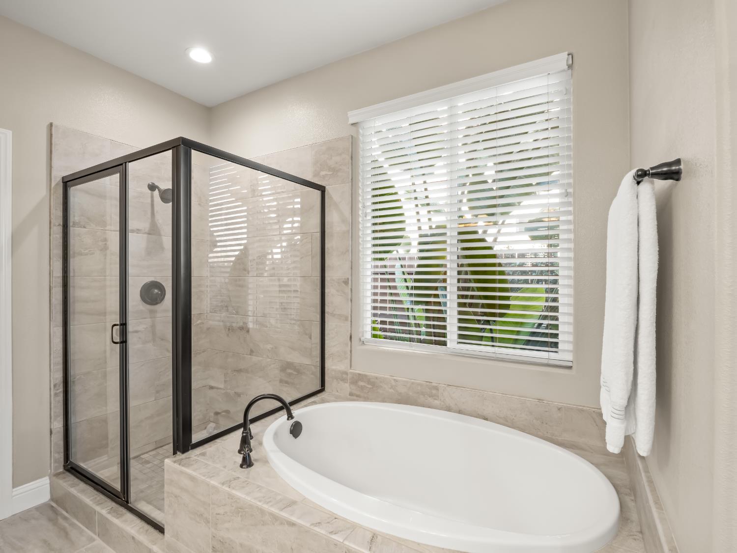 1719 N Whitmore Ave, Clovis, CA 93619