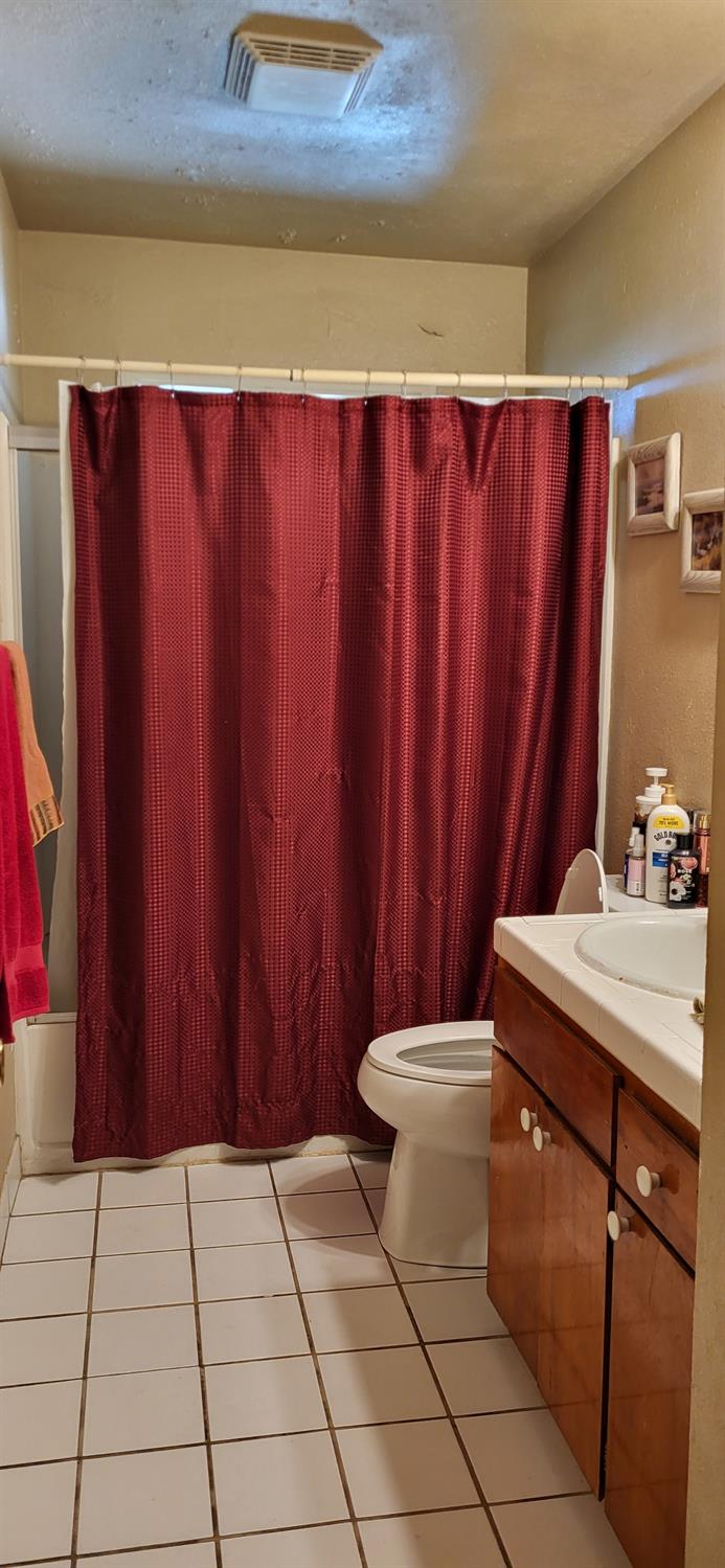 6488 N Kennedy, Fresno, CA 93710