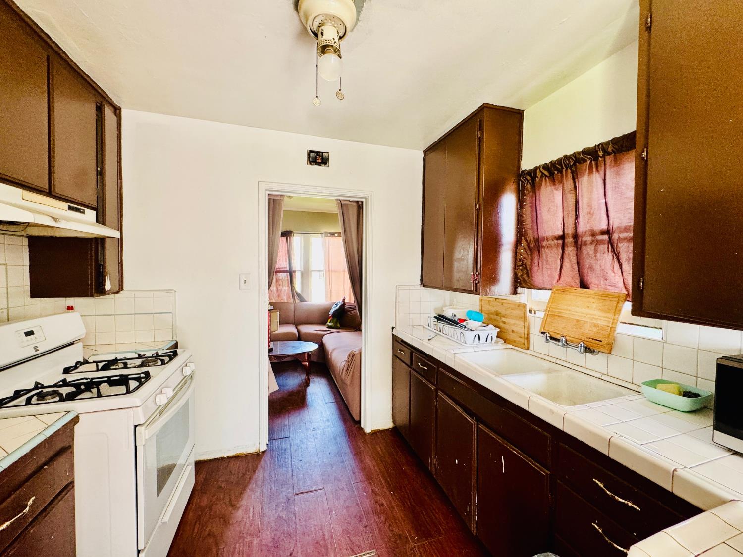 1807 Shamrock Way, Bakersfield, CA 93304