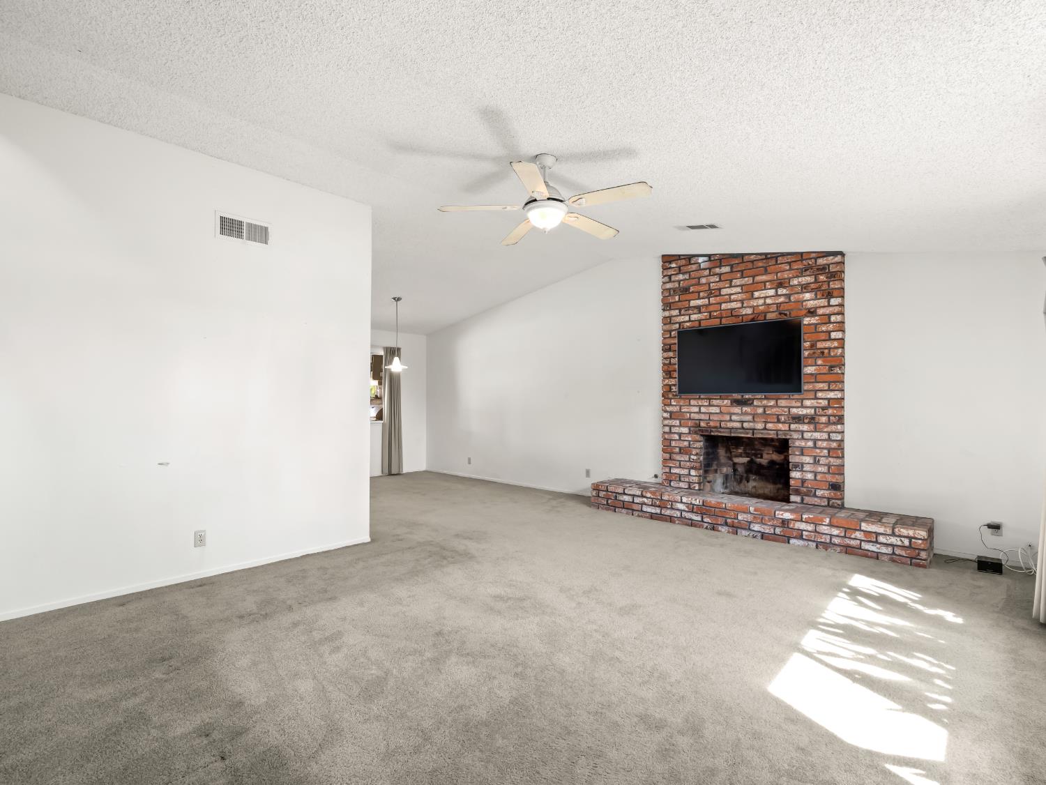 5197 E Hamilton Ave, Fresno, CA 93727