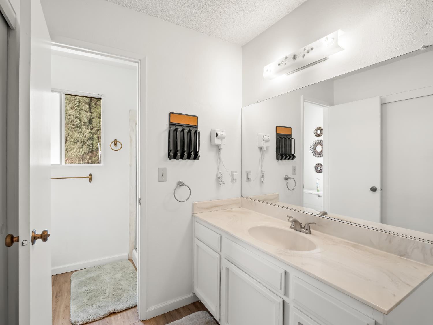 5197 E Hamilton Ave, Fresno, CA 93727