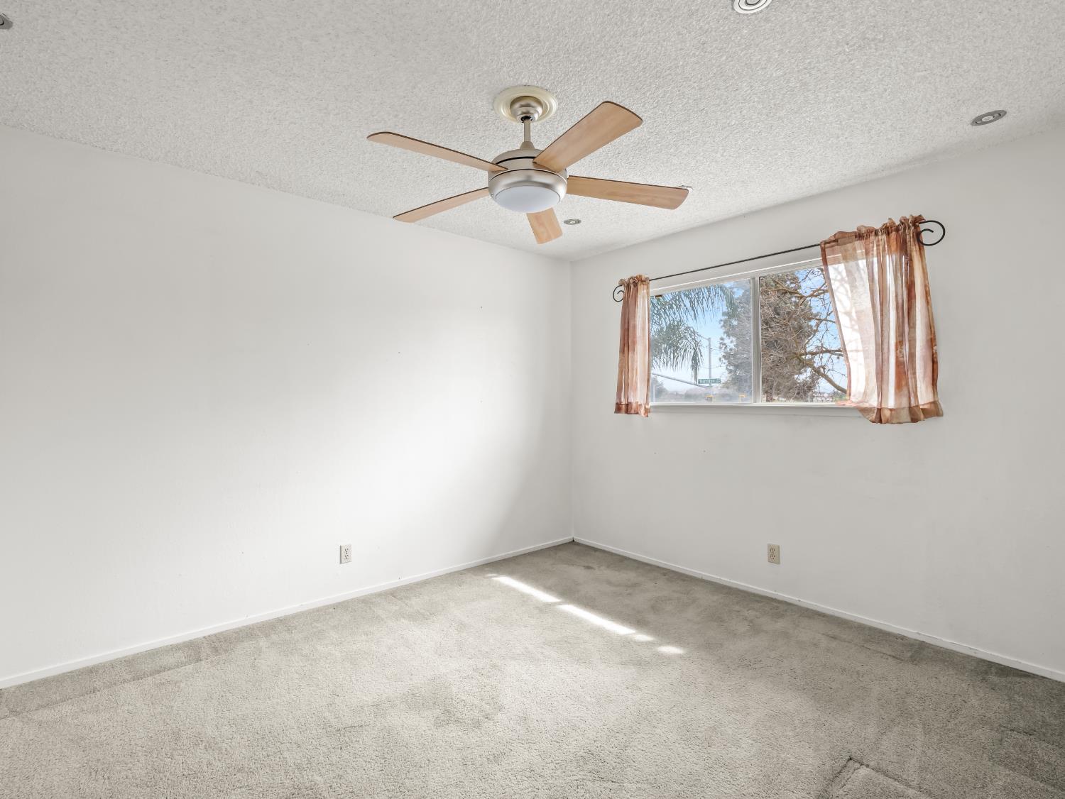 5197 E Hamilton Ave, Fresno, CA 93727