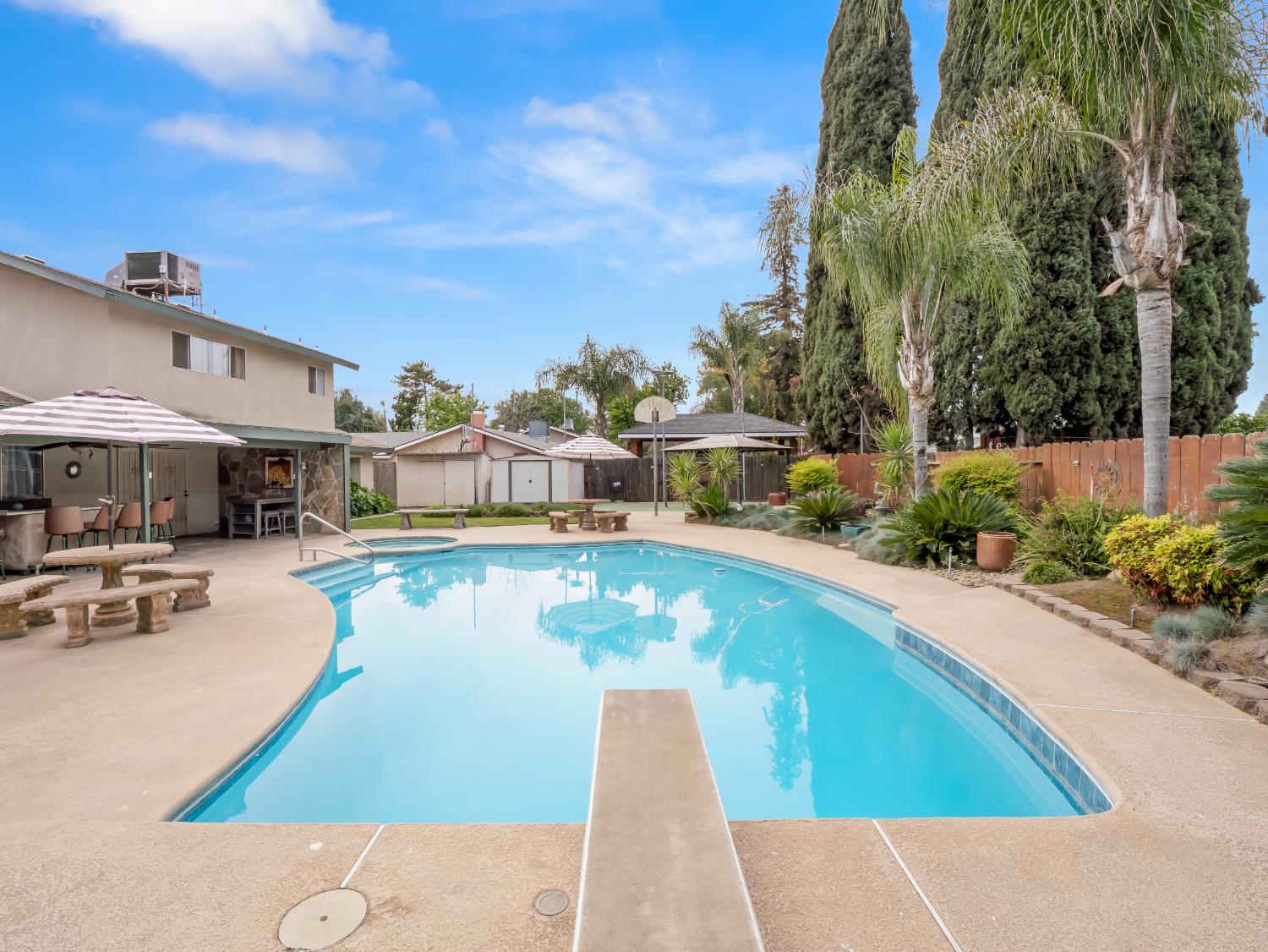 5197 E Hamilton Ave, Fresno, CA 93727