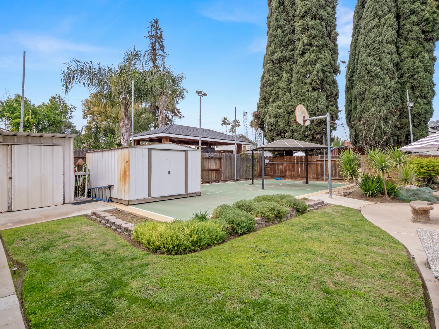 5197 E Hamilton Ave, Fresno, CA 93727