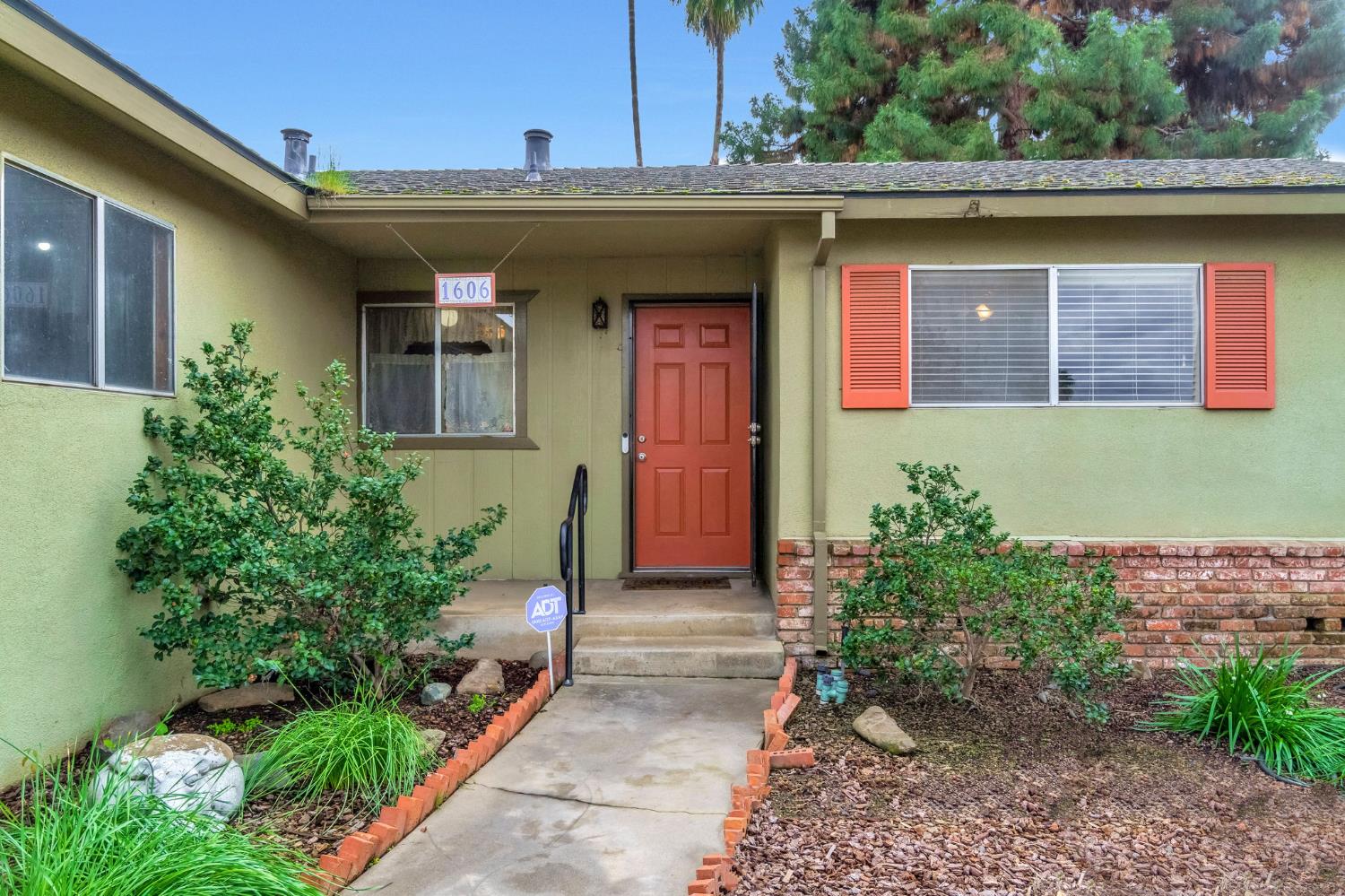 1606 Barstow Ave, Clovis, CA 93611