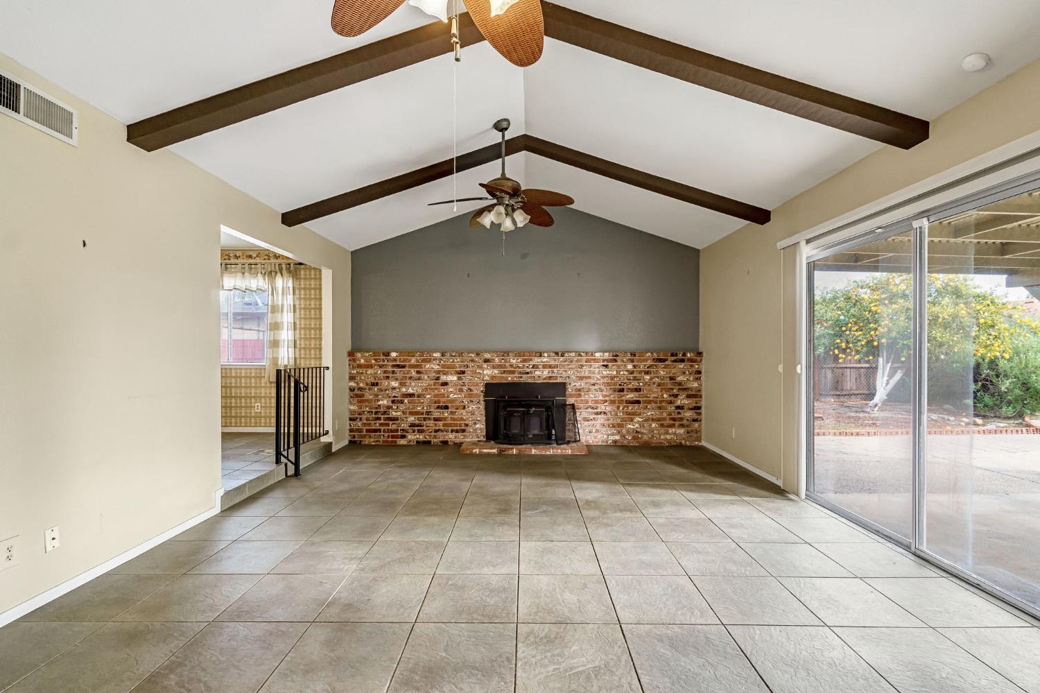 1606 Barstow Ave, Clovis, CA 93611