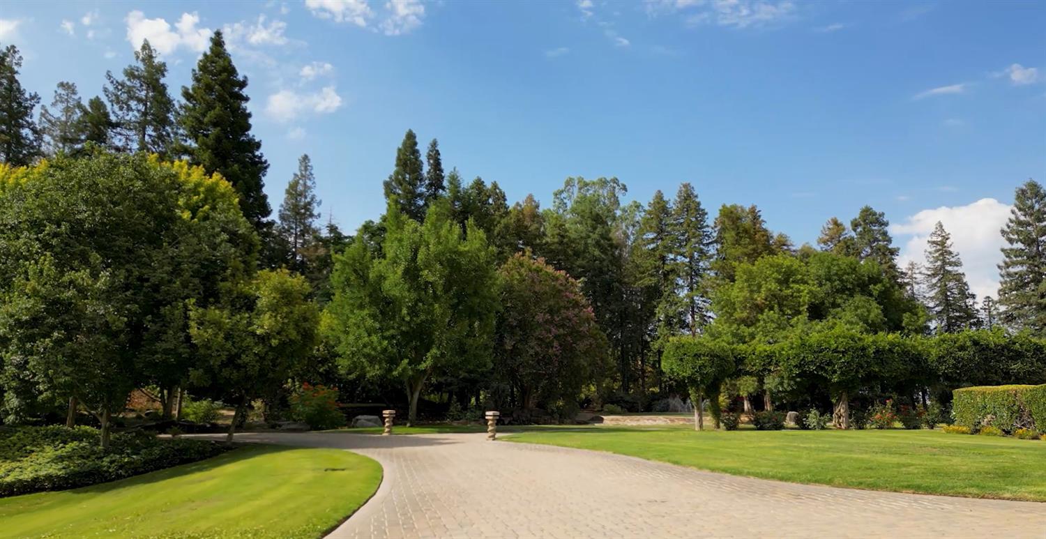 12950 N Willow Ave, Clovis, CA 93619