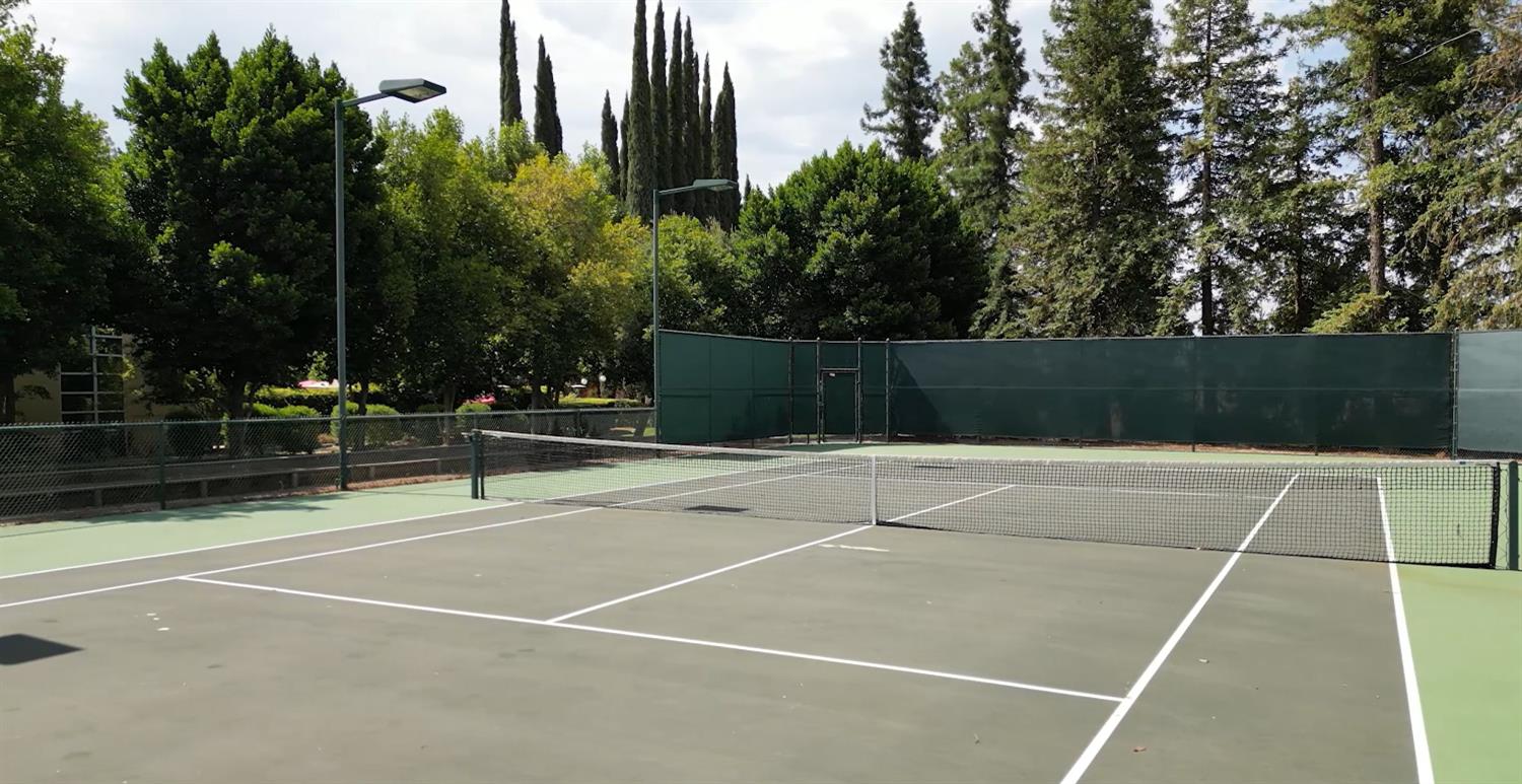 12950 N Willow Ave, Clovis, CA 93619