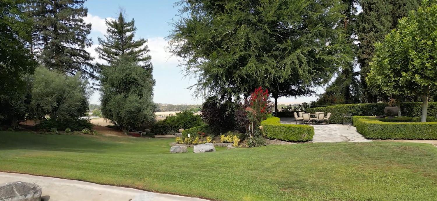 12950 N Willow Ave, Clovis, CA 93619