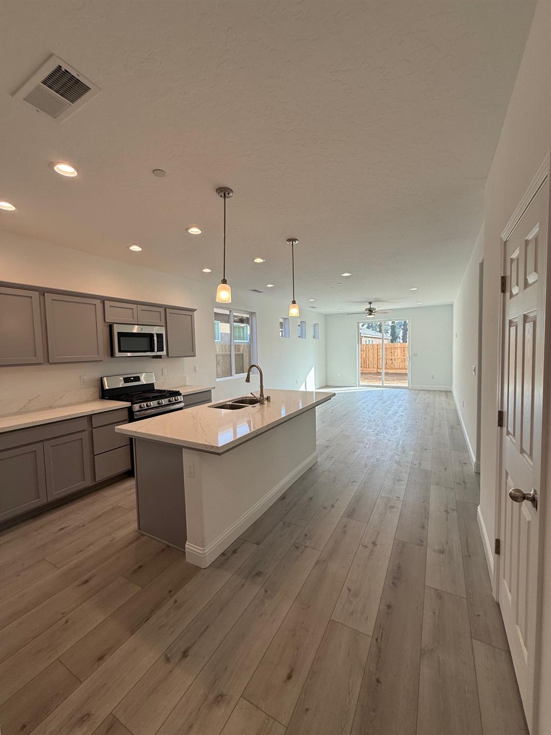 474 W Windsor Ave, Clovis, CA 93612