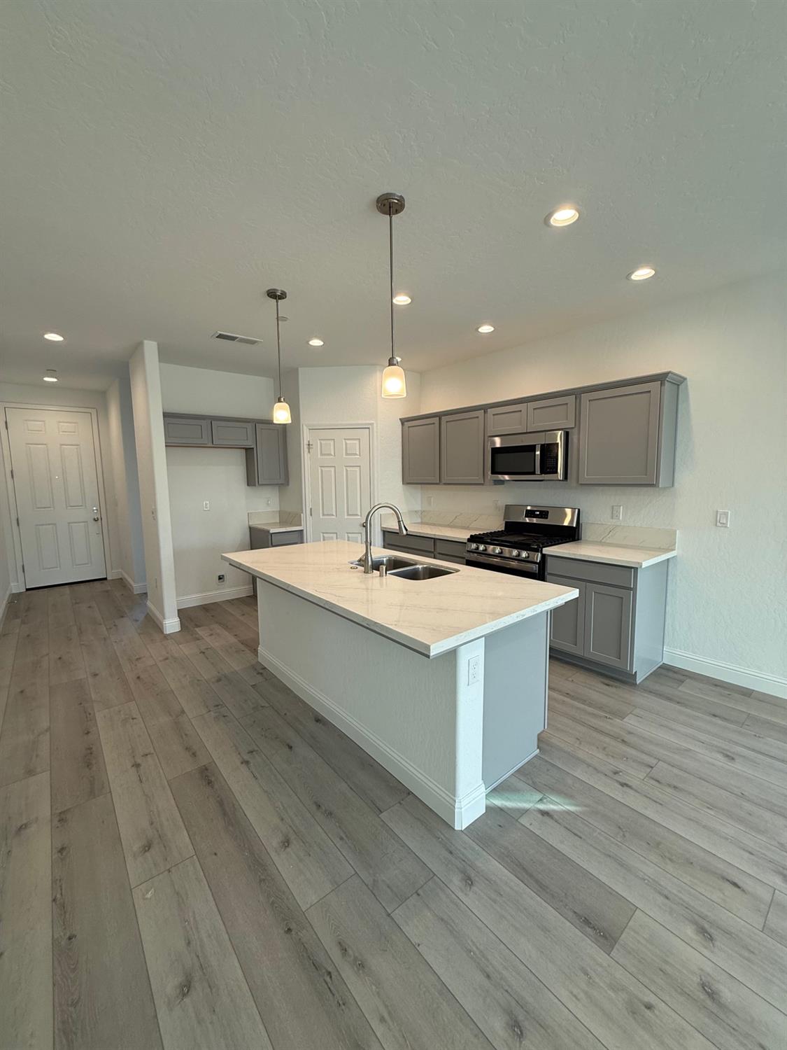 474 W Windsor Ave, Clovis, CA 93612