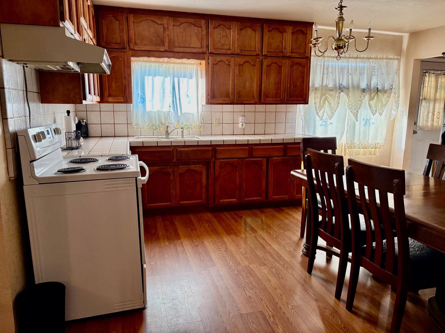 12840 10th Ave, Hanford, CA 93230