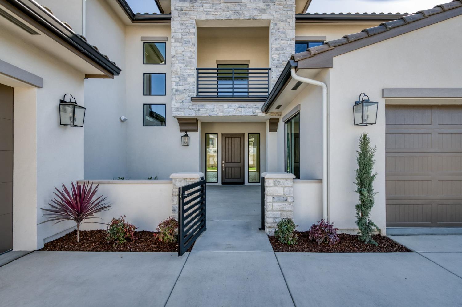 11664 N Range View Dr, Fresno, CA 93730