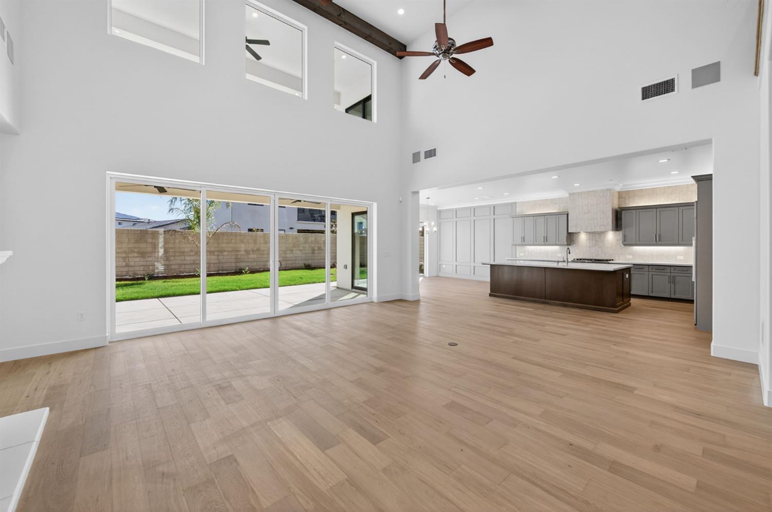 11664 N Range View Dr, Fresno, CA 93730