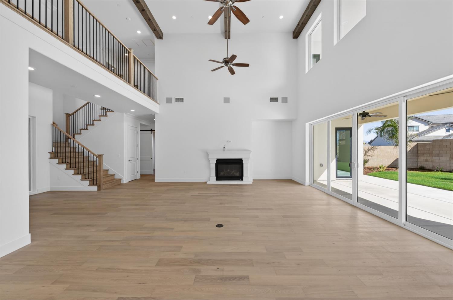 11664 N Range View Dr, Fresno, CA 93730