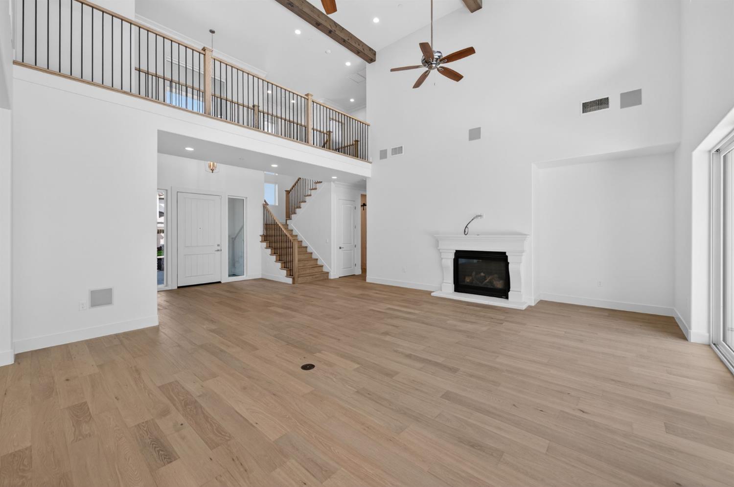 11664 N Range View Dr, Fresno, CA 93730