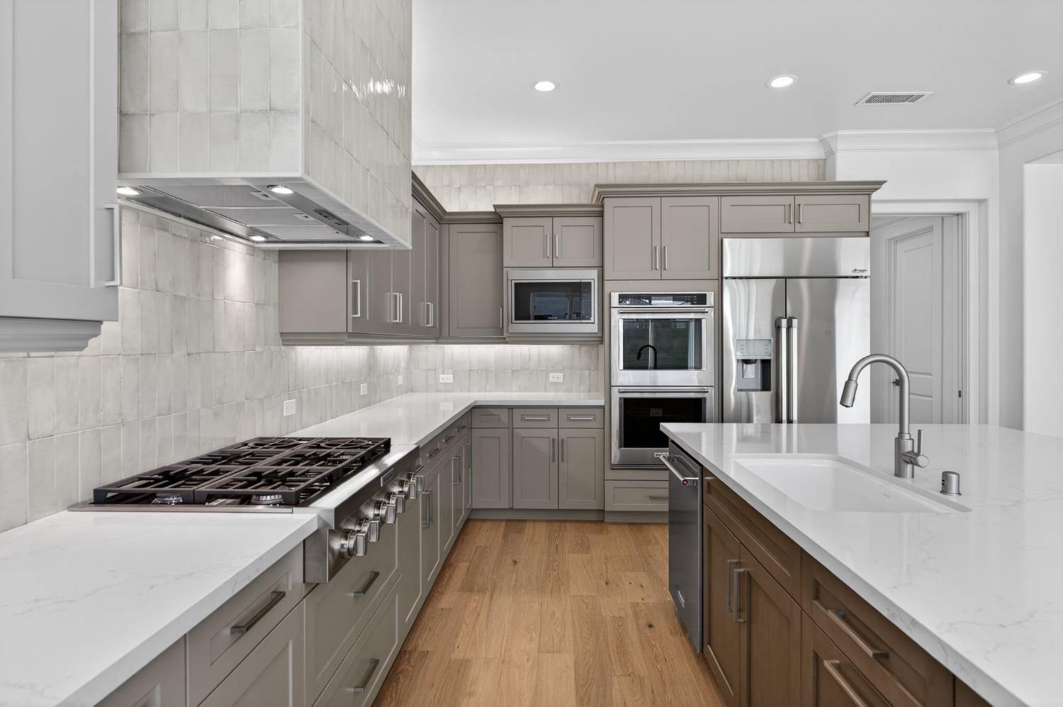 11664 N Range View Dr, Fresno, CA 93730