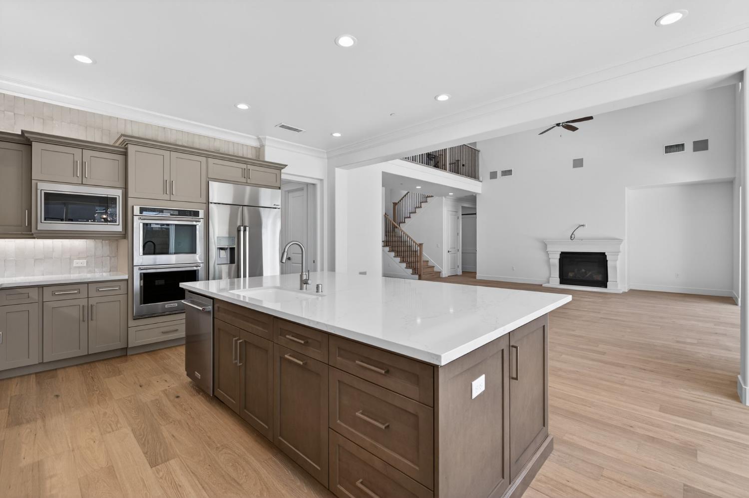 11664 N Range View Dr, Fresno, CA 93730