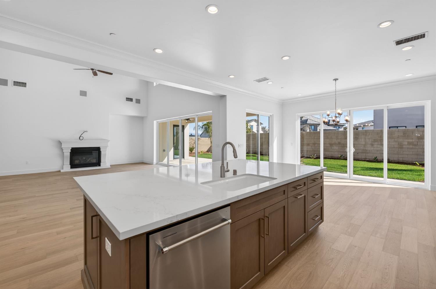 11664 N Range View Dr, Fresno, CA 93730