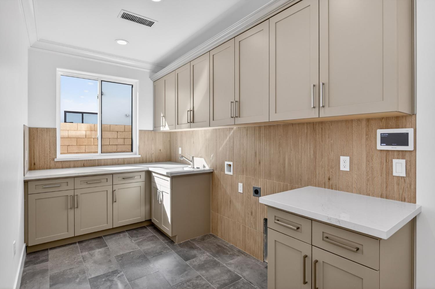 11664 N Range View Dr, Fresno, CA 93730