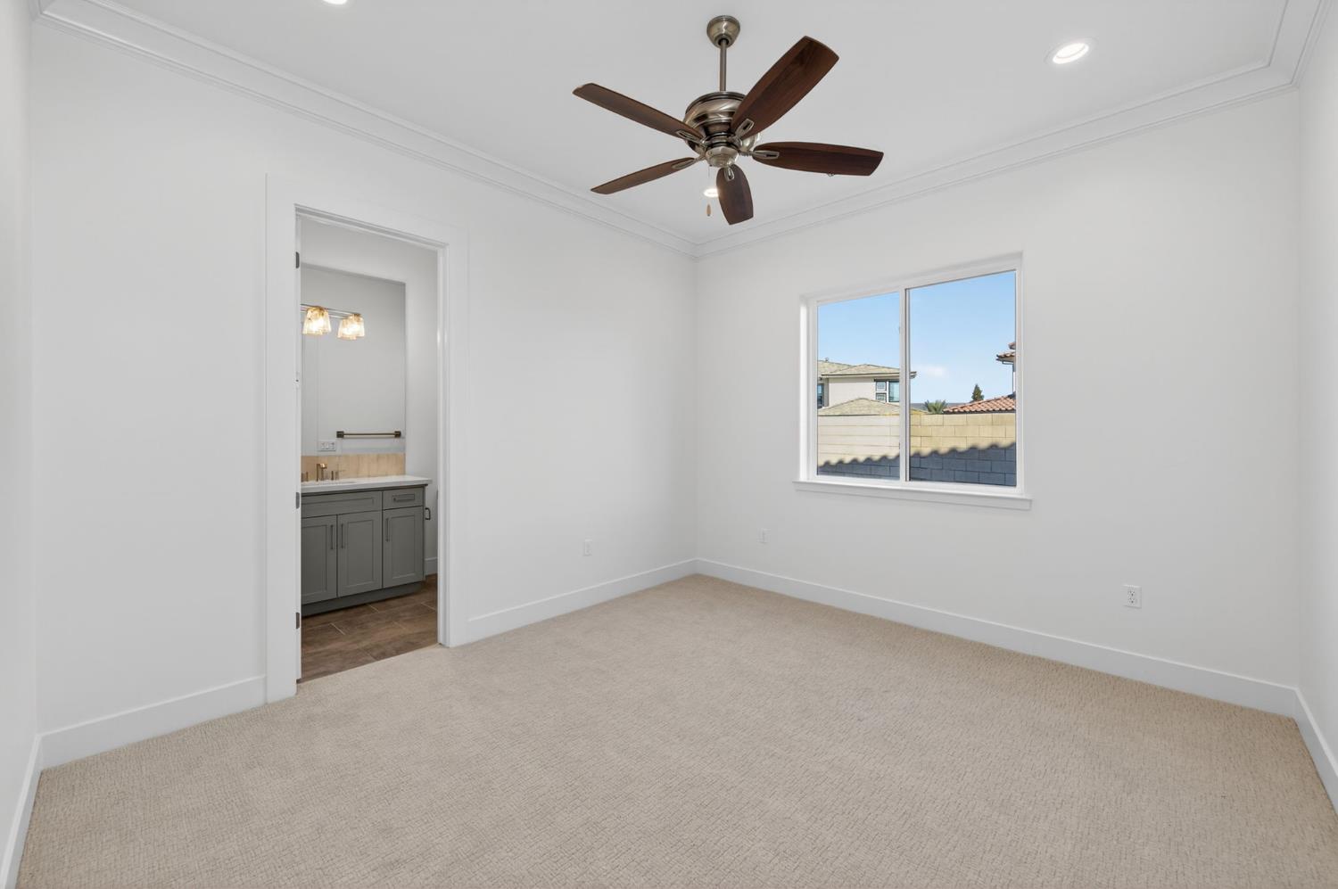 11664 N Range View Dr, Fresno, CA 93730