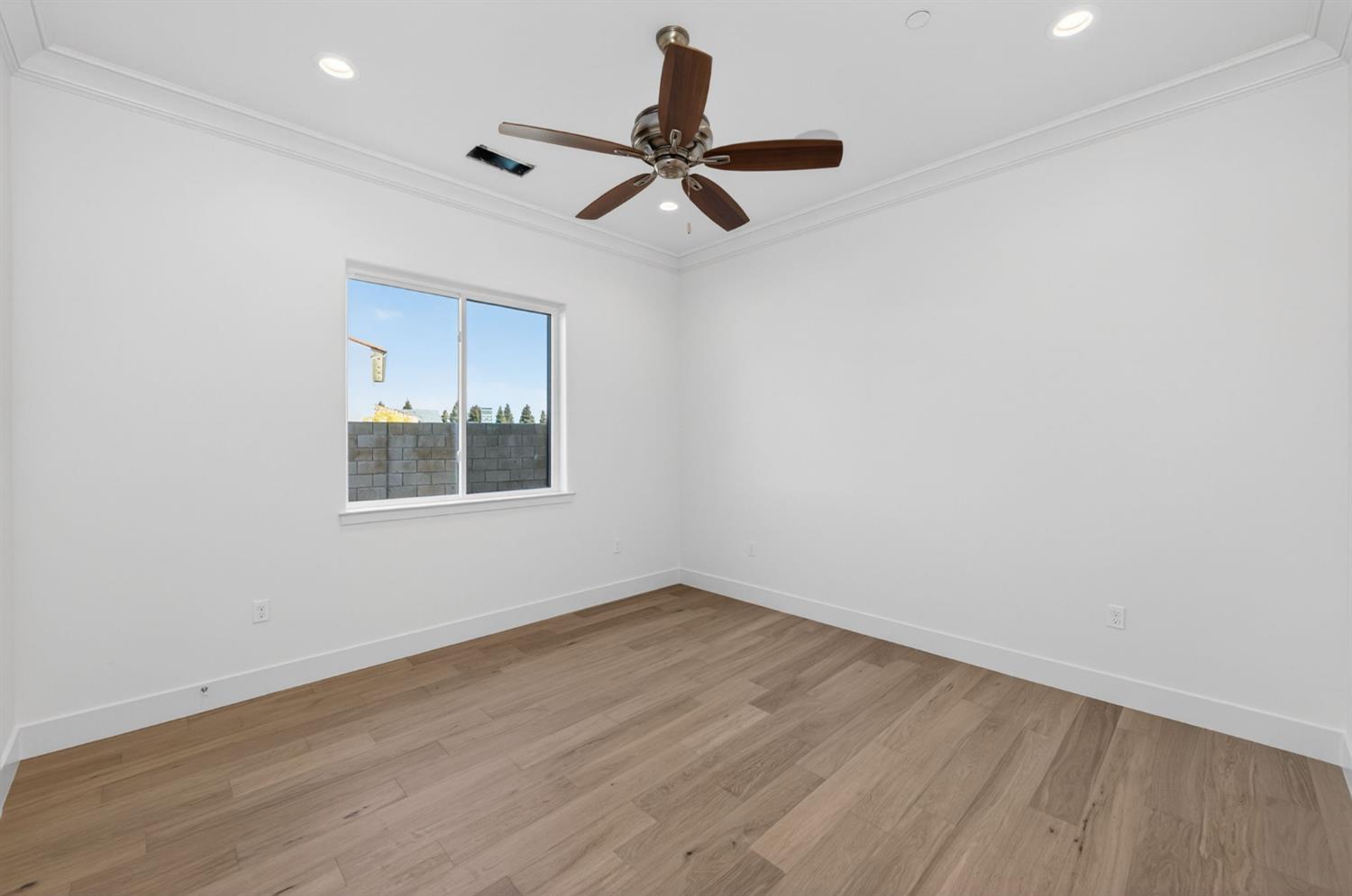 11664 N Range View Dr, Fresno, CA 93730