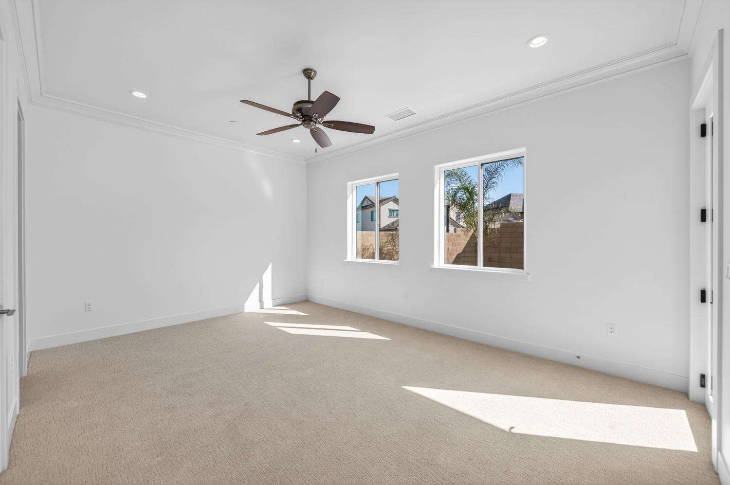 11664 N Range View Dr, Fresno, CA 93730