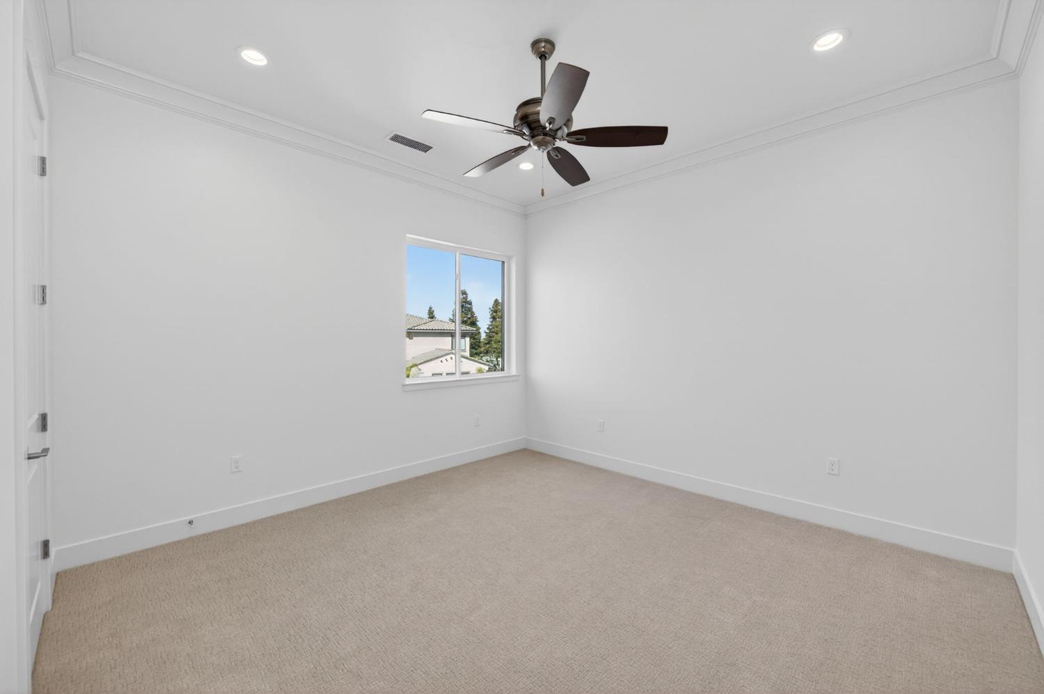 11664 N Range View Dr, Fresno, CA 93730