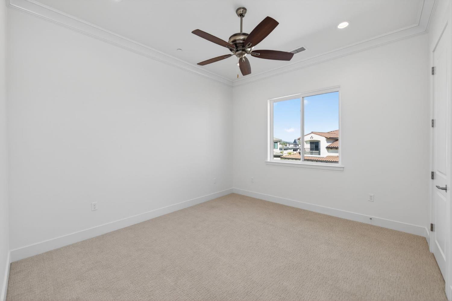 11664 N Range View Dr, Fresno, CA 93730