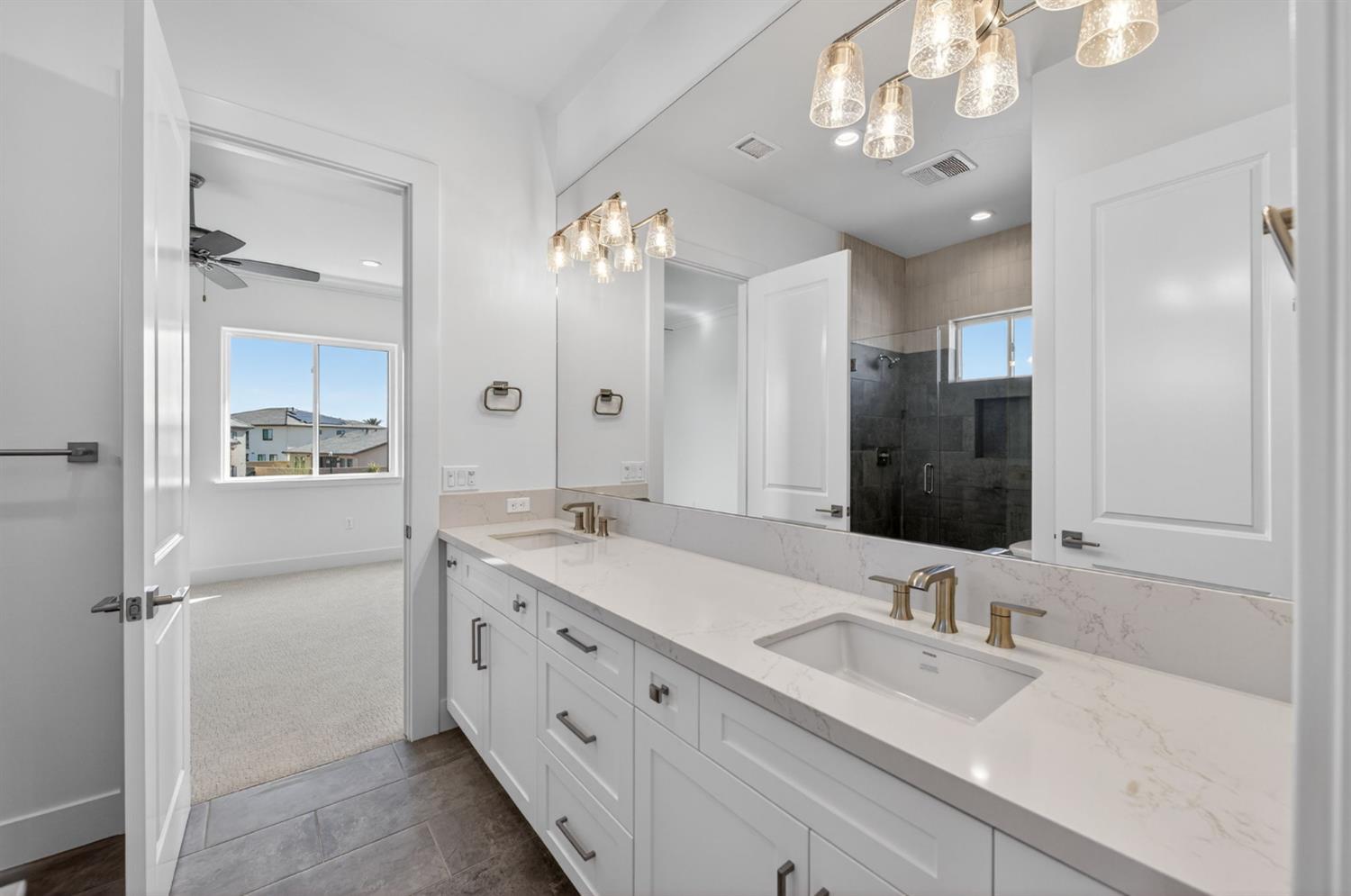 11664 N Range View Dr, Fresno, CA 93730