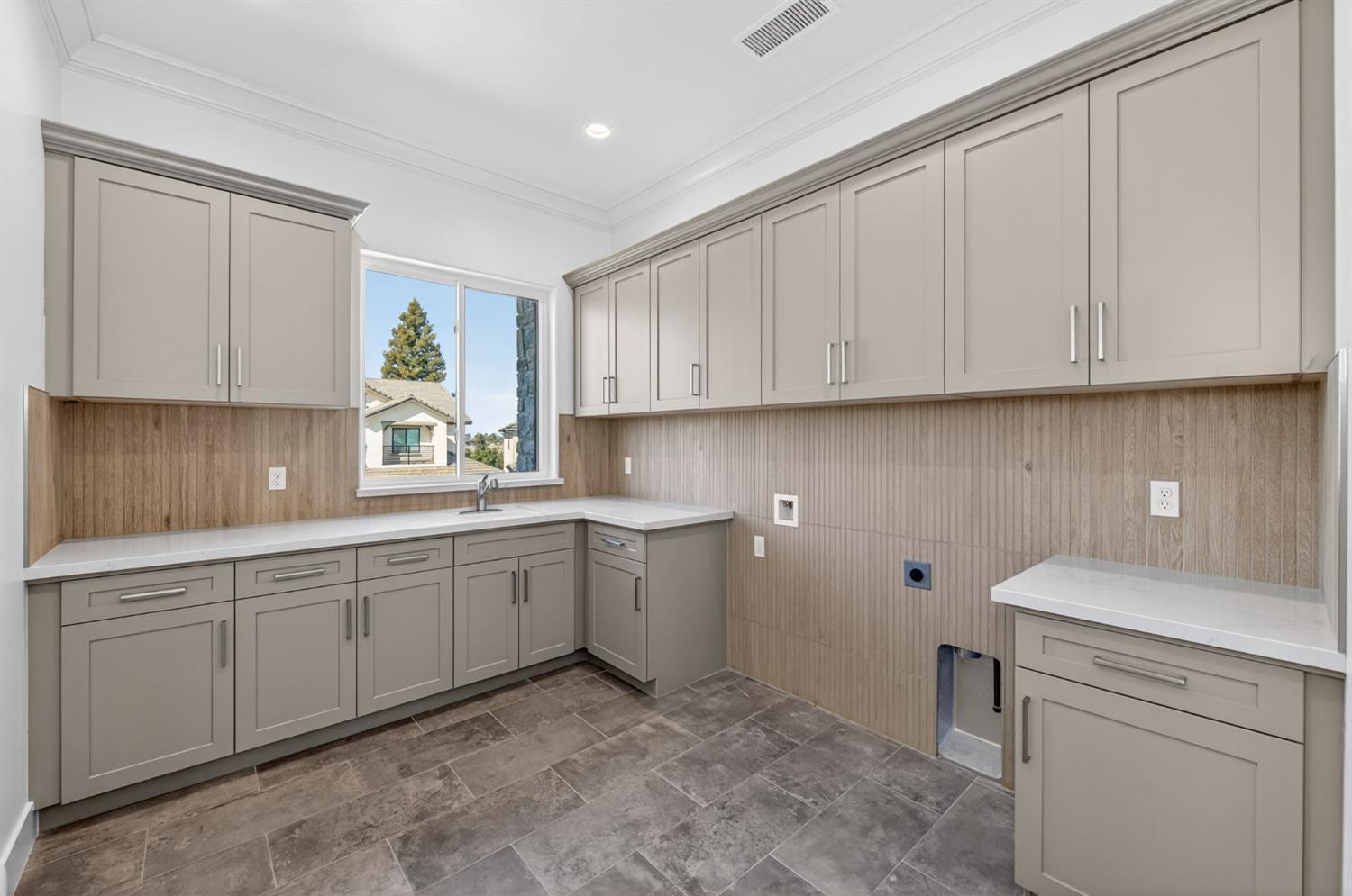 11664 N Range View Dr, Fresno, CA 93730