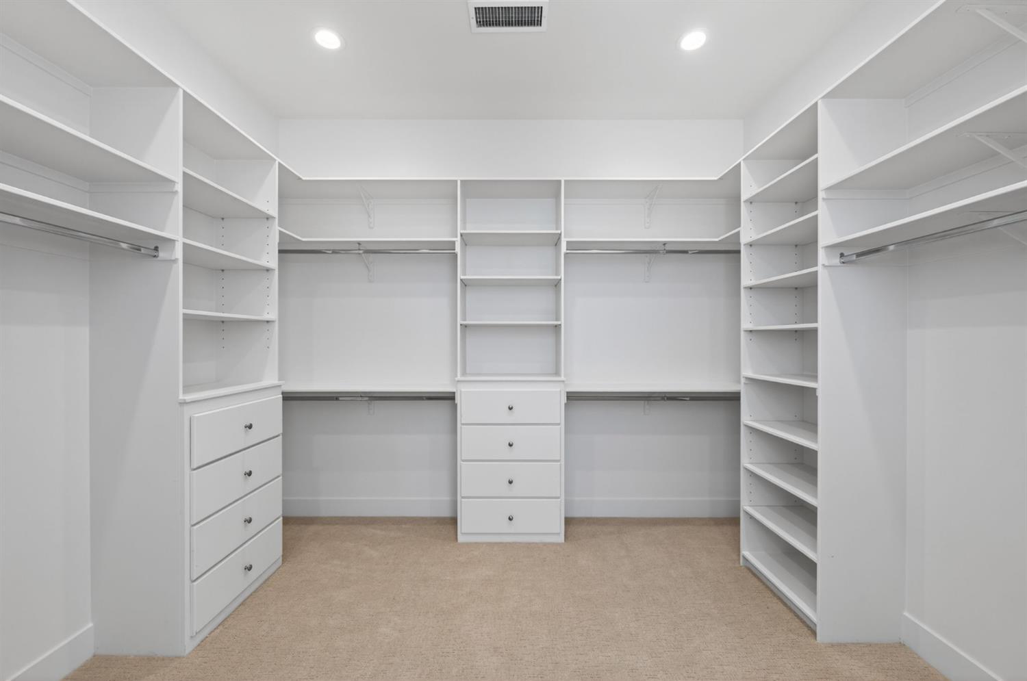 11664 N Range View Dr, Fresno, CA 93730