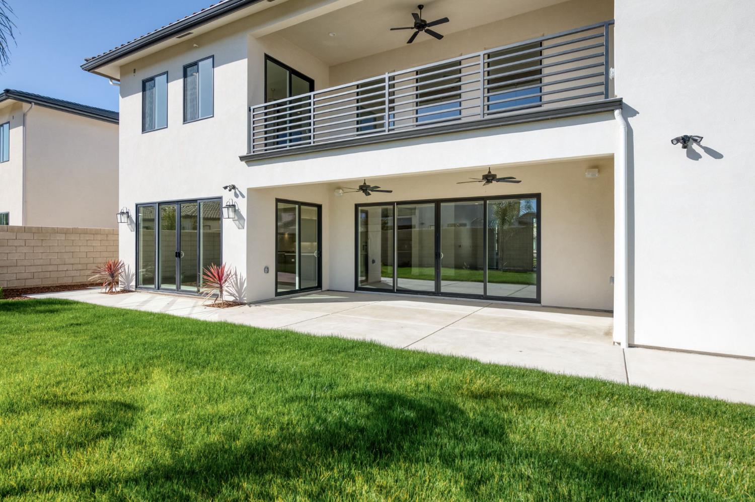 11664 N Range View Dr, Fresno, CA 93730