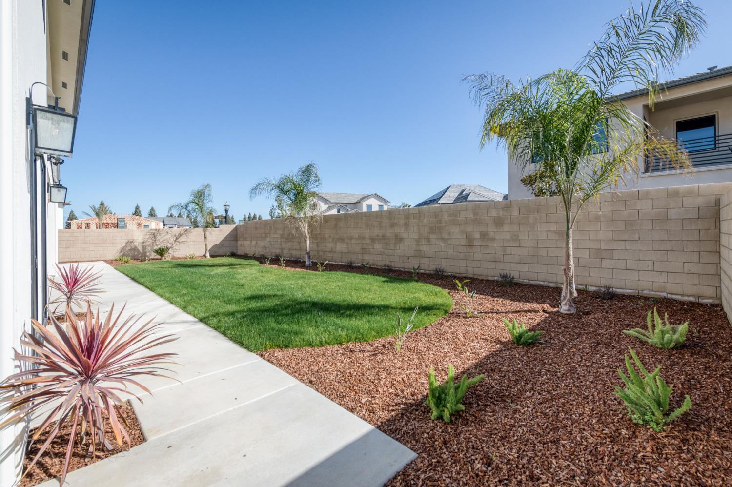 11664 N Range View Dr, Fresno, CA 93730