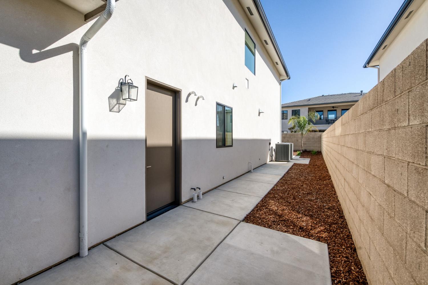 11664 N Range View Dr, Fresno, CA 93730