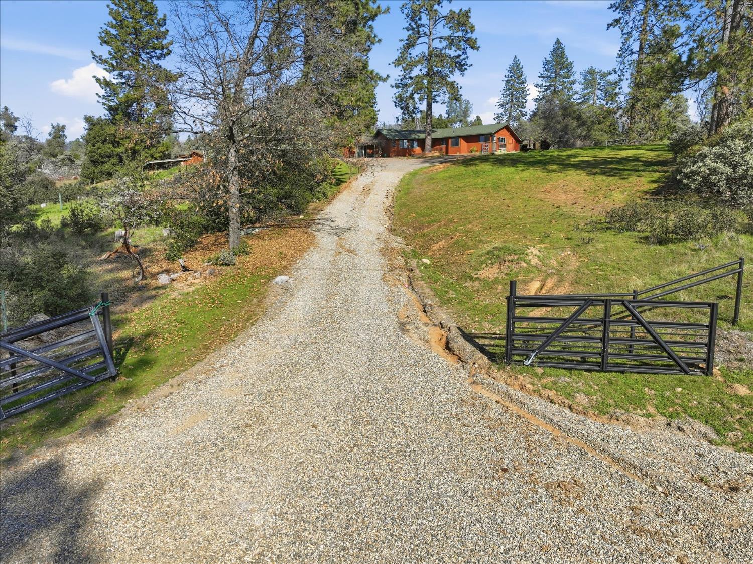 3868 Pinecrest Dr, Mariposa, CA 95338
