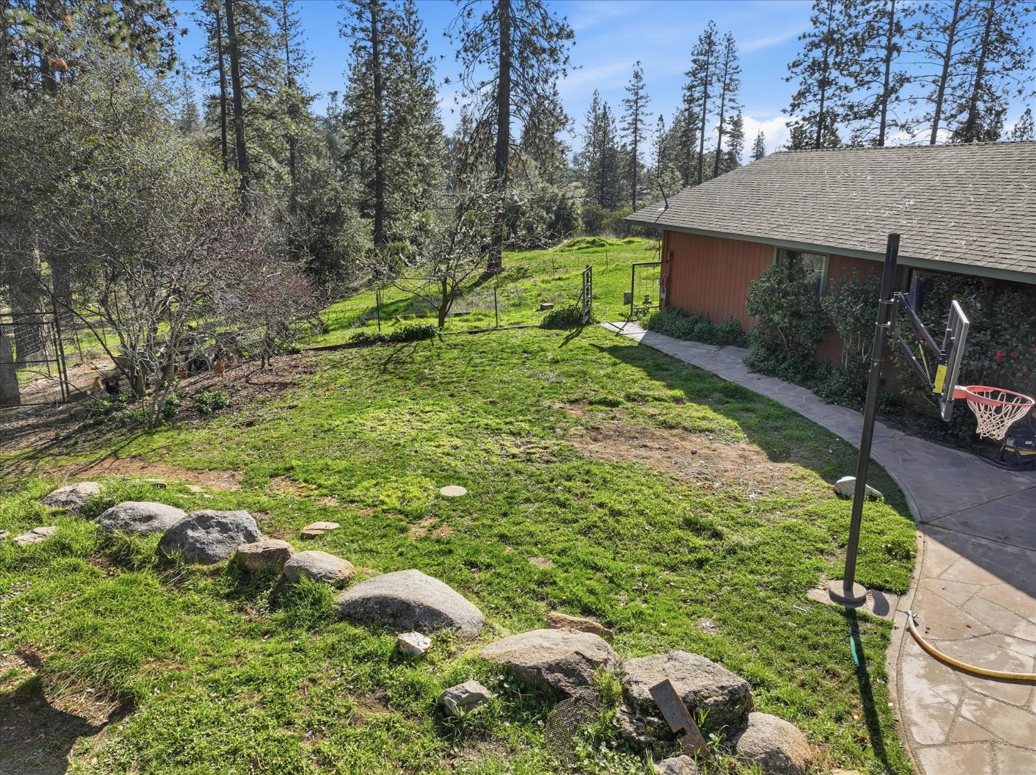 3868 Pinecrest Dr, Mariposa, CA 95338