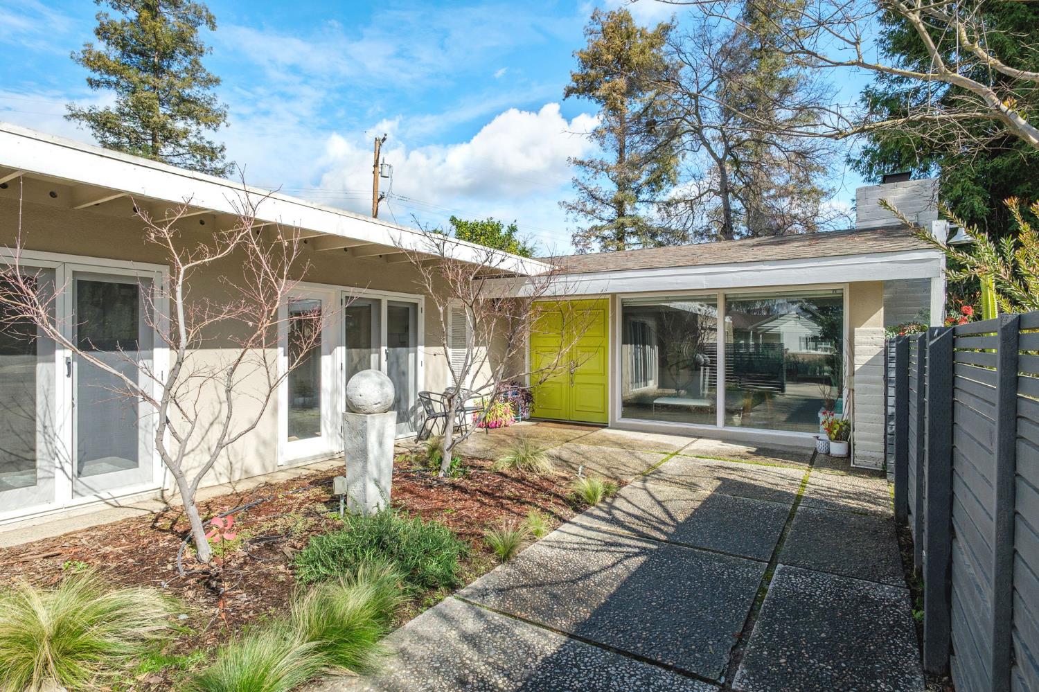 1264 W Celeste Ave, Fresno, CA 93711