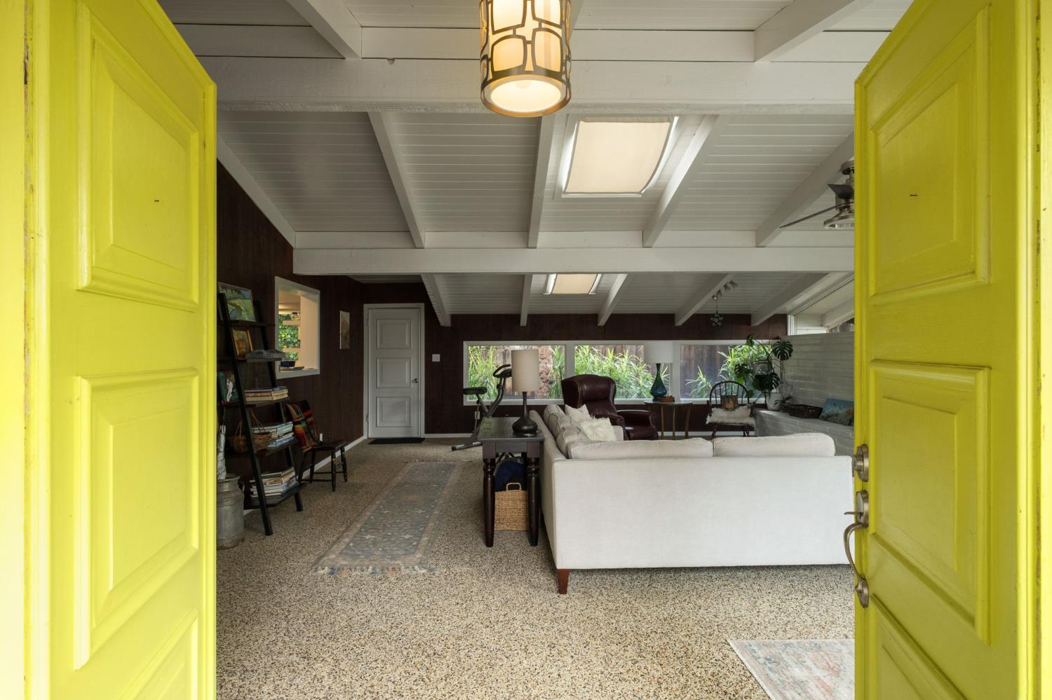 1264 W Celeste Ave, Fresno, CA 93711