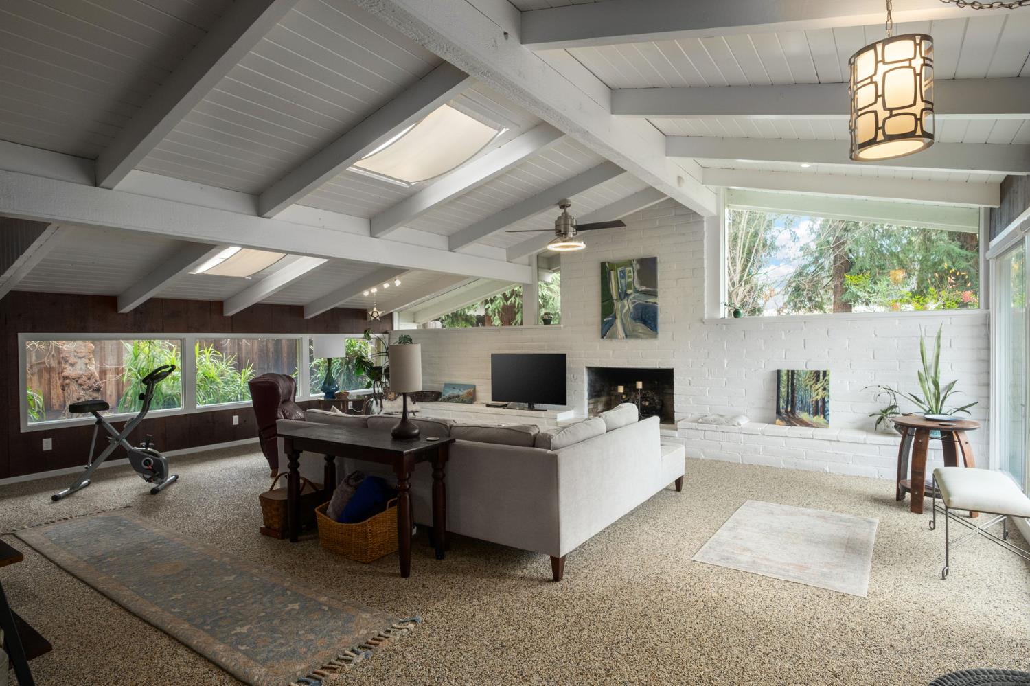 1264 W Celeste Ave, Fresno, CA 93711