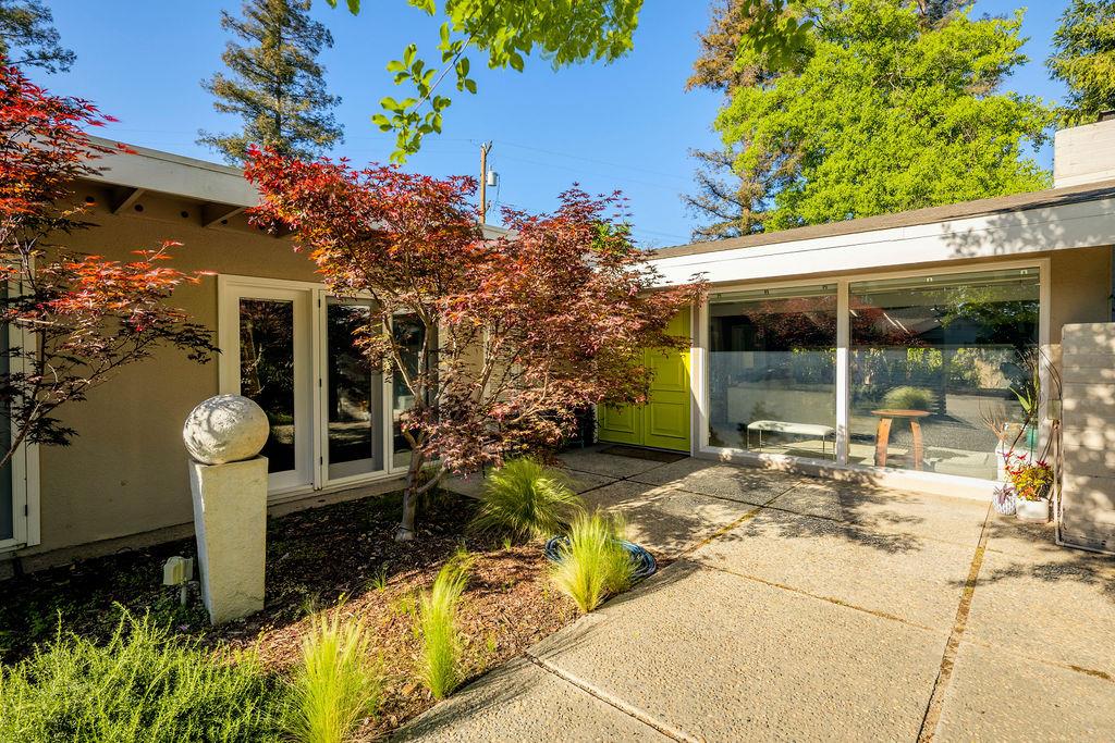 1264 W Celeste Ave, Fresno, CA 93711